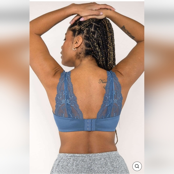 The UpLift Wireless Plunge Lace Bra - Picture 4 of 8